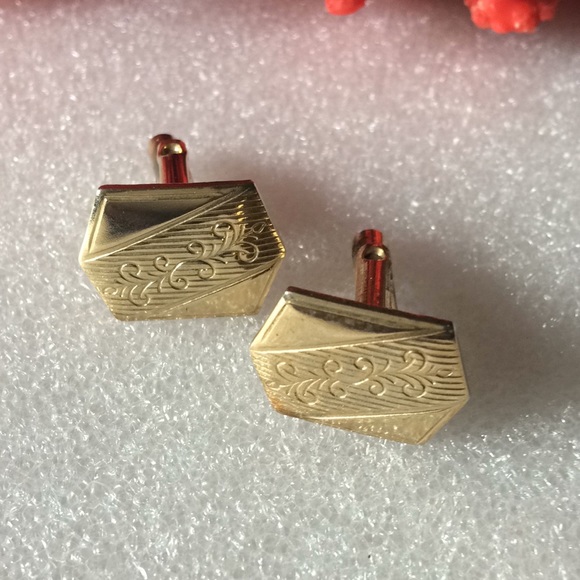 Cufflink - Picture 2 of 3